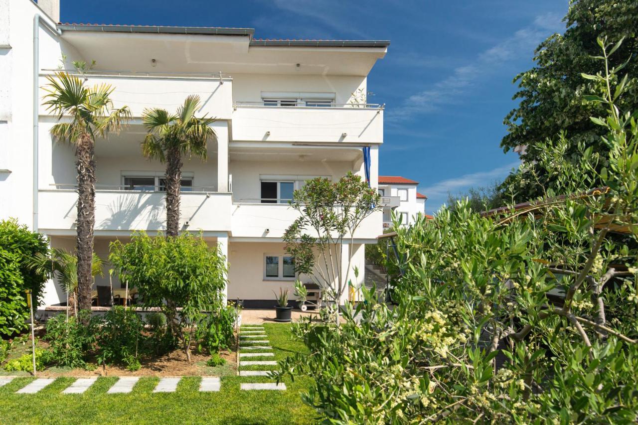 Apartments Oleander Крк Экстерьер фото