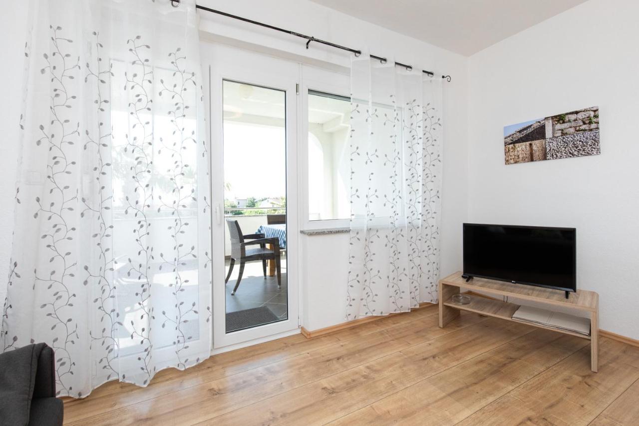 Apartments Oleander Крк Экстерьер фото